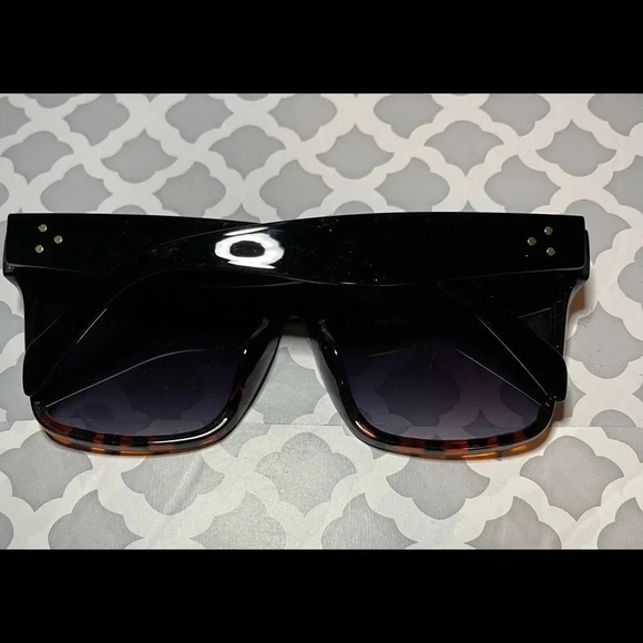 Large Flat Top Square Women Oversize Fashion Sunglasses - Picture 4 of 5